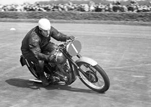 Images Dated 18th November 2019: B H King (BSA) 1952 Silverstone Clubman