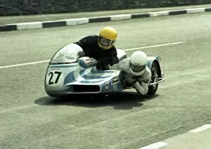 Images Dated 7th December 2017: Barrie Moran & Ron Hardy (M B Konig) 1980 Sidecar TT