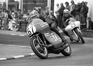 Images Dated 10th November 2020: Barry Sims (Difazio Suzuki) 1975 Senior Manx Grand Prix