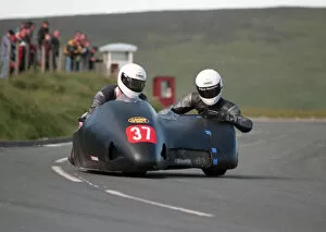 Images Dated 12th June 2022: Ben Dixon & Mark Lambert (Windle Yamaha) 1999 Sidecar TT
