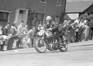 Images Dated 24th December 2021: Billy Harding (Norton) 1951 Senior Clubman TT