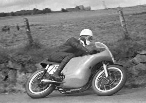 Images Dated 18th December 2021: Bob Anderson (Norton) 1958 Junior Ulster Grand Prix