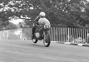 Images Dated 1st April 2022: Bob Hill (Aermacchi) 1972 Junior Manx Grand Prix