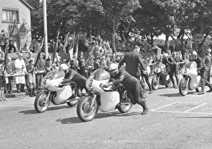 Images Dated 31st August 2021: Bob McIntyre (Bianchi) and Derek Minter (Norton) 1961 Junior TT