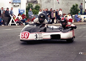 Images Dated 11th January 2018: Bob Mills & Alison Goodwin (Yamaha) 1990 Sidecar TT