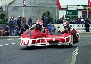 Images Dated 27th December 2017: Bob Munro & Colvin Denholm (Rumble Suzuki) 1990 Sidecar TT