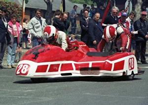 Images Dated 27th December 2017: Bob Munro & Colvin Denholm (Rumble Suzuki) 1990 Sidecar TT