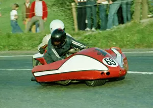 Bob Munro Collection: Bob Munro & David Samuel (Yamaha) 1982 Sidecar TT
