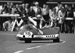 Images Dated 16th March 2021: Bob Munro & Dicky Gale (Suzuki) 1986 Sidecar TT