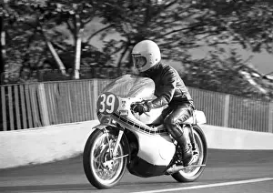 Bob Nicholson (Suzuki) 1975 Lightweight Manx Grand Prix