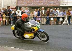 Bob Nicholson (Suzuki) 1975 Lightweight Manx Grand Prix