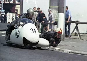 Images Dated 14th January 2022: Bran Bardsley & Peter Cropper (Triumph) 1967 500 Sidecar TT