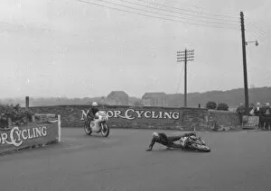 Images Dated 4th August 2021: Brian Carr (Norton) and G R Hurst (Norton) 1961 Southern 100