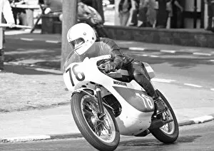 Images Dated 15th May 2022: Brian Dickson (Yamaha) 1975 Lightweight Manx Grand Prix