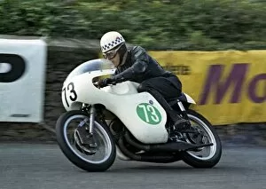 Images Dated 10th December 2017: Brian Duffy (Yamaha) 1966 Lightweight TT