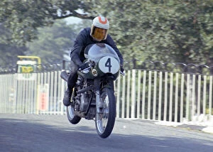 Images Dated 3rd December 2021: Brian Garratt (Velocette) 1971 Senior Manx Grand Prix