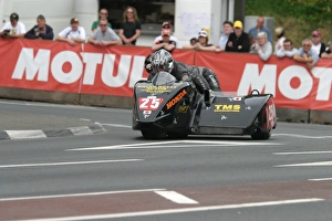 Dicky Gale Gallery: Brian Kelly & Dicky Gale (DMR) 2011 Sidecar TT