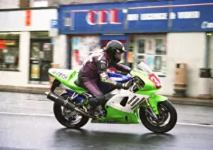 Images Dated 11th November 2019: Brian Kneale (Yamaha) 2000 Production TT