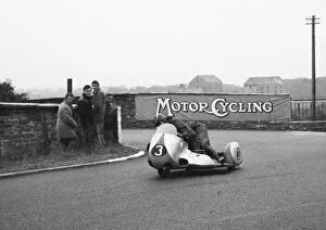 Images Dated 5th August 2021: Brian Lindley & ? (BSA) 1962 Southern 100