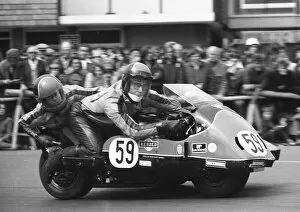 Images Dated 1st September 2021: Brian Mee & Alan Widdowson (Kawasaki) 1977 Sidecar TT