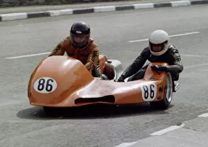 Images Dated 24th November 2018: Brian Offen & Clive Offen (Yamaha) 1980 Sidecar TT