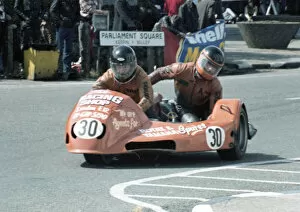 Images Dated 19th July 2020: Brian Offen & Ian Watson (Yamaha) 1981 Sidecar TT