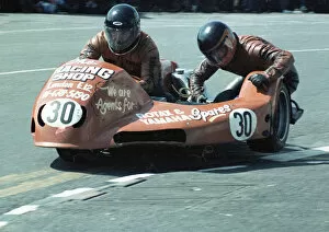 Images Dated 19th August 2020: Brian Offen & Ian Watson (Yamaha) 1981 Sidecar TT