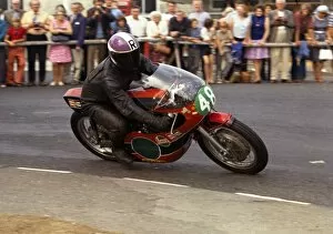 Images Dated 2nd December 2017: Brian Robinson (Yamaha) 1975 Lightweight Manx Grand Prix