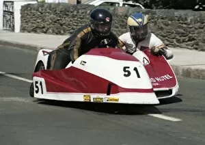 Brian Rostron Gallery: Brian Rostron & Chris Cain (Yamaha) 1985 Sidecar TT