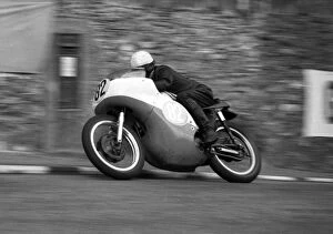 Brian Warburton Gallery: Brian Warburton (Norton) 1963 Junior Manx Grand Prix