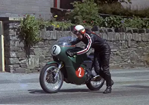 Broke it! Graham Bailey (Kuhn Norton) on Glencrutchery Road