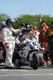 Images Dated 3rd June 2006: Bruce Anstey (Suzuki) 2006 Superbike TT