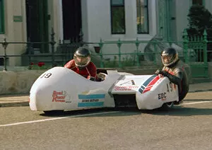 Images Dated 9th February 2022: Bill Buxton & Kevin Worthington (Yamaha) 1987 Sidecar TT