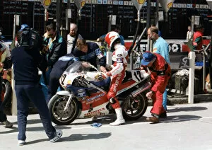 Images Dated 6th December 2018: Carl Fogarty (Honda) 1989 Formula One TT