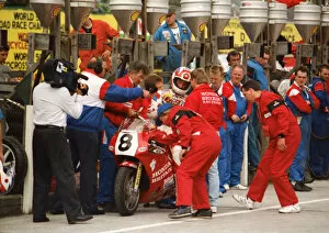 Images Dated 13th March 2019: Carl Fogarty (Honda) 1990 Formula One TT