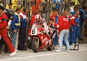 Images Dated 13th March 2019: Carl Fogarty (Honda) 1990 Formula One TT