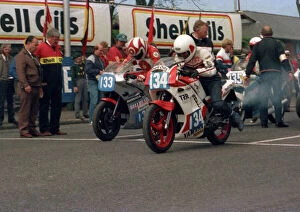 Images Dated 29th January 2019: Carl Fogarty (Honda) & Andy Brew (Suzuki) 1986 Production D TT