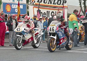 Images Dated 30th May 2022: Carl Fogarty (Honda) and Howard Selby (Yamaha) 1988 Formula One TT