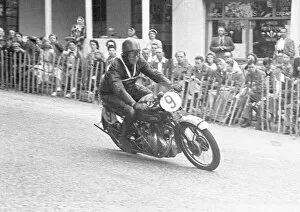 Images Dated 1st January 2022: Charlie Howkins (Vincent) 1950 1000 Clubman TT