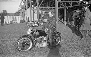 Images Dated 25th October 2020: Charlie Manders (Excelsior) 1938 Lightweight TT