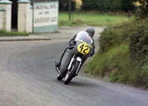 Images Dated 18th December 2020: Chris Bond (Triumph Metisse) 1968 Senior Manx Grand Prix