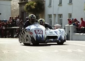 Images Dated 2nd February 2017: Chris Founds & Pete Founds (DJS Yamaha) 1998 Sidecar TT