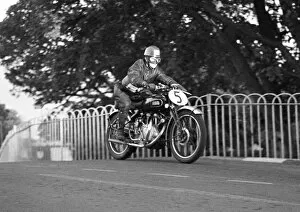 Images Dated 9th March 2020: Chris Horn (Vincent) 1949 1000 Clubman TT
