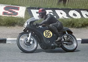 Images Dated 16th November 2020: Chris Neve (Matchless) 1967 Senior TT