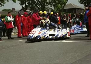 Images Dated 18th September 2013: Chris and Pete Founds (DJS Yamaha) 1998 Sidecar TT