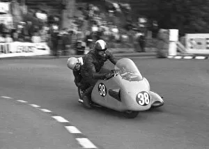 Images Dated 18th October 2019: Cliff Munson & R Ashendon (Triumph) 1966 Sidecar TT