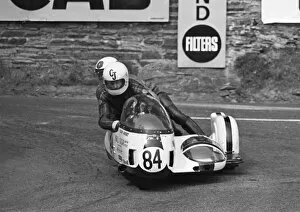 Images Dated 20th April 2020: Colin Jacobs & Dave Saunders (BSA) 1975 Sidecar 1000 TT