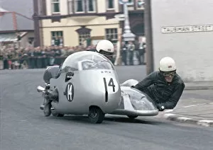 Images Dated 13th December 2021: Colin Seeley & Wally Rawlings (BMW) 1966 Sidecar TT