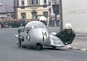 Images Dated 13th December 2021: Colin Seeley & Wally Rawlings (BMW) 1966 Sidecar TT