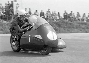 Images Dated 28th September 2013: Colin Seeley & Wally Rawlings (Matchless) 1962 Sidecar TT